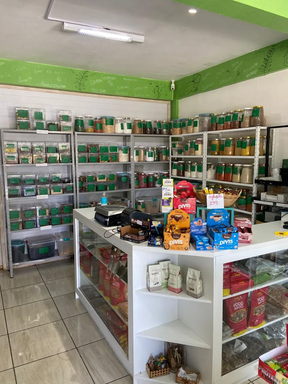 Foto da ampla dentro do armazem